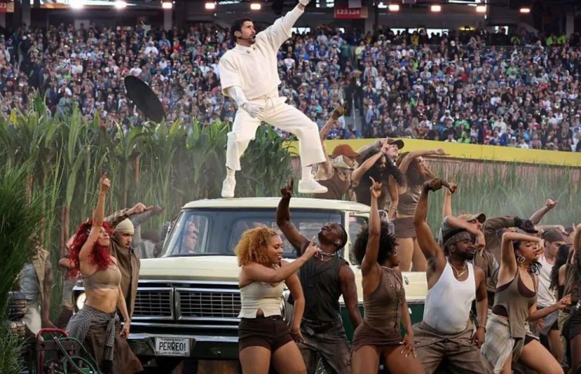 ބޭޑް ބަނީ ސުޕަ ބޯލްގައި---