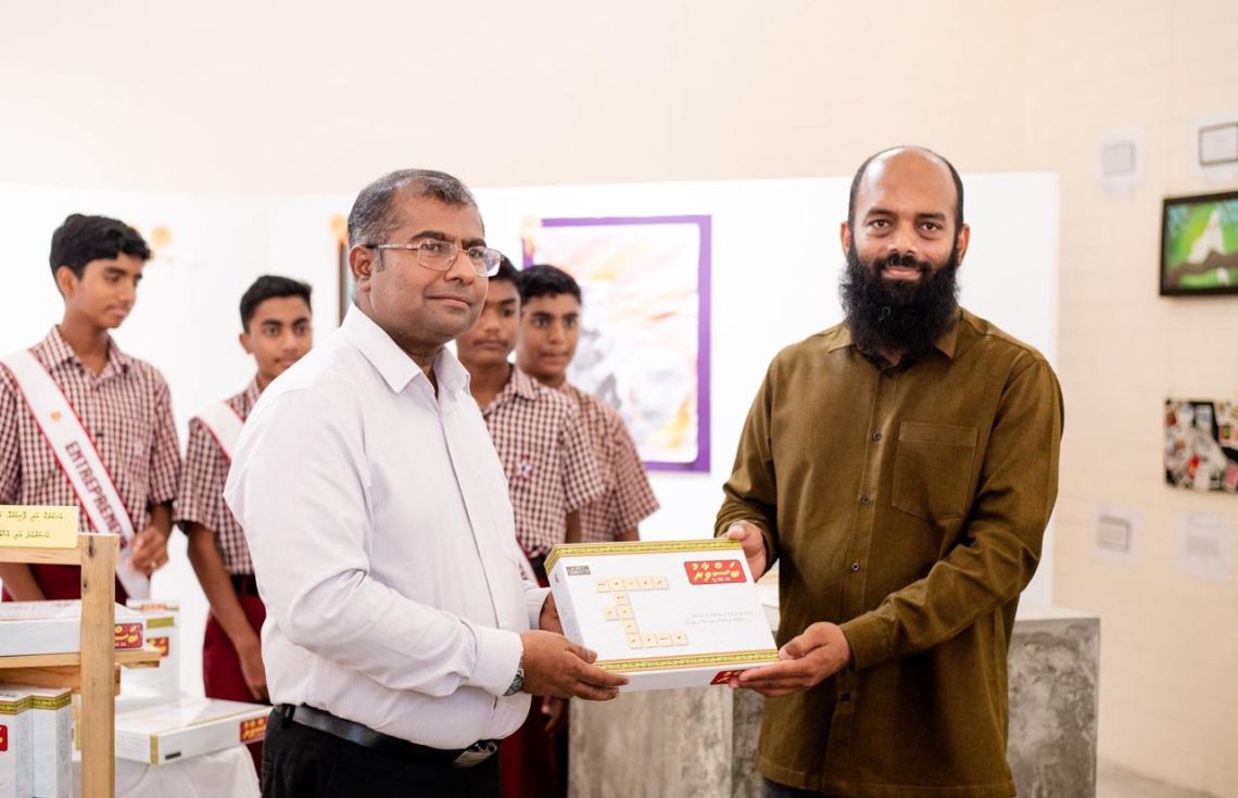 ދިވެހި ބަހުގެ އެކަޑަމީގެ ފޮތް މައުރަޒެއް އައްޑޫގައި ކުރިއަށްދަނީ