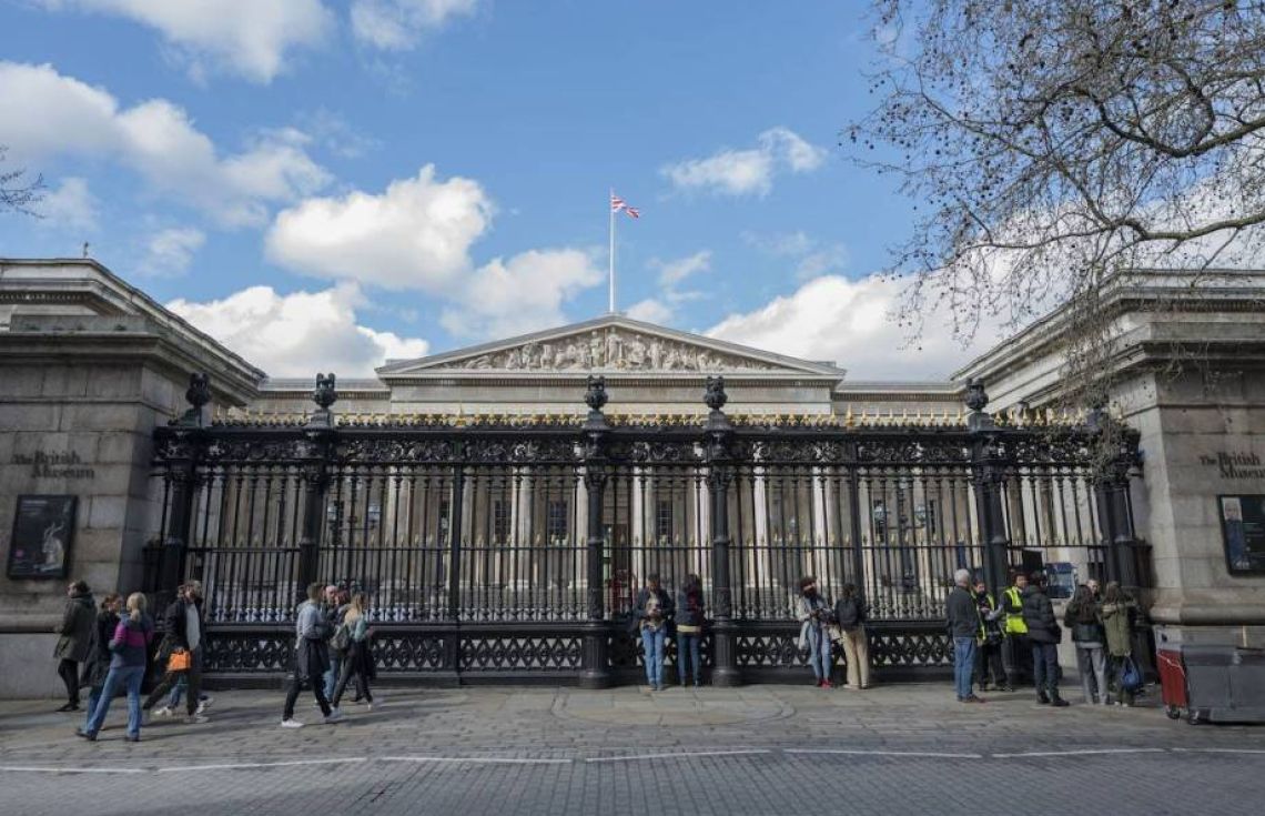 ލަންޑަނުގެ ދާރުލްއާސާރު ކުރިމަތިން ނަގާފައިވާ ފޮޓޯއެއް / ފޮޓޯ: އޭއެޖެންސީ