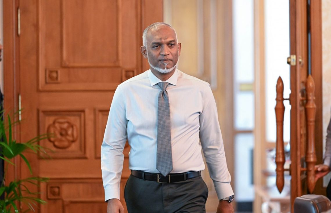 ރައީސް ޑރ. މުޢިއްޒު. މި ފެށުނު ރަމަޟާން މަހަކީ ދިވެހި ގައުމަށް ނަސީބާއި ނަސްރުގެ މައްސަރެއްކަމުގައި ލެއްވުމަށް އެދި އެމަނިކުފާނު ދުއާކުރެއްވި---ފޮޓޯ: ރައީސް އޮފީސް