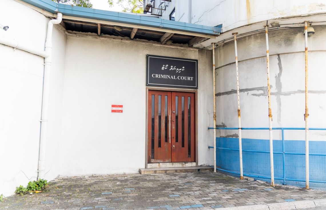 ރޯދަމަހު ދުވާލު މަގުމަތީގައި ކެއި ދެ ދިވެހިން ހައްޔަރުކޮށް، ބަންދުގެ މުއްދަތު ޖަހައިފި