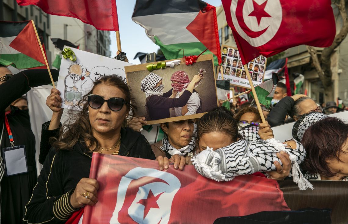 ހުރިހާ ގޮތަކުން ވެސް އިސްރާއީލާއި ގުޅުން ކަނޑާލުމަށް ގޮވާލައި ޓިއުނީޝިއާގެ ދަރިވަރުންތަކެއް އިސްނަގައިގެން ކުރިޔަށް ގެންދިޔަ މުޒާހަރާއެއްގެތެރެއިން.