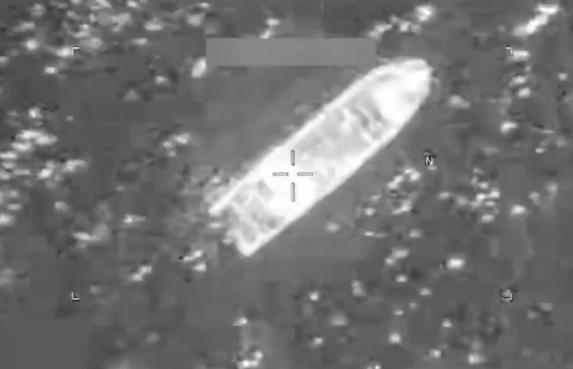 ޕެސިފިކް ކަނޑުގައި މަސްތުވާތަކެތި ޓްރެފިކް ކުރަން އުޅުނު ބޯޓަކަށް އެމެރިކާ އިން ޙަމަލާދީ އޭގައި ތިބި މީހުން މަރާލައިފި.