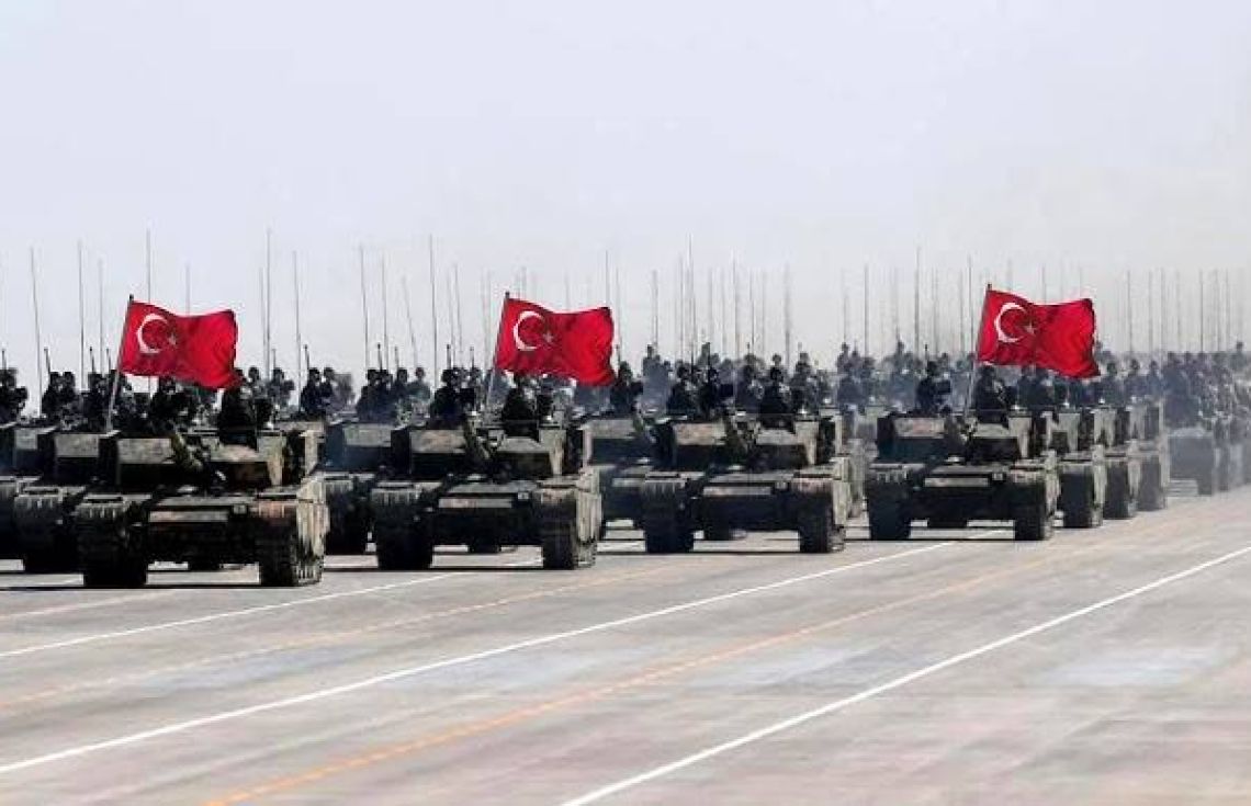 ތުރްކިޔޭގެ އަސްކަރިއްޔާ އިން ޓޭންކަރުތަކުގައި - އީރާނަށް ޙަމަލާ ދިނުމާއި މެދު ތުރްކިޔޭ ދެކޮޅު