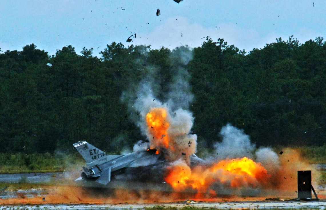 އެފް-16 ފަލްކްން ފައިޓާ ޖެޓެއް ވެއްޓި ރޯވެފައި (ފައިލް ފޮޓޯ)