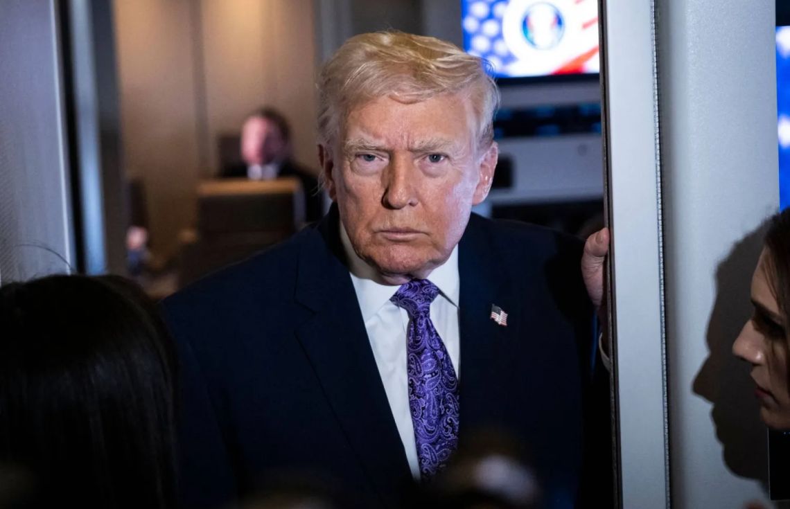 އެމެރިކާގެ ރައީސް ޑޮނަލްޑް ޓްރަމްޕު---