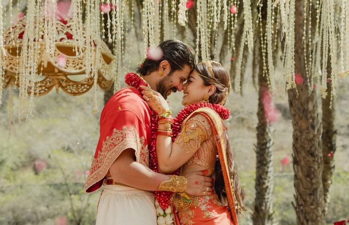 ރަޝްމިކާ މަންދަންނާ އާއި ވިޖޭ ދޭވަރަކޮންޑާ ކައިވެނިކުރި ވަގުތު---