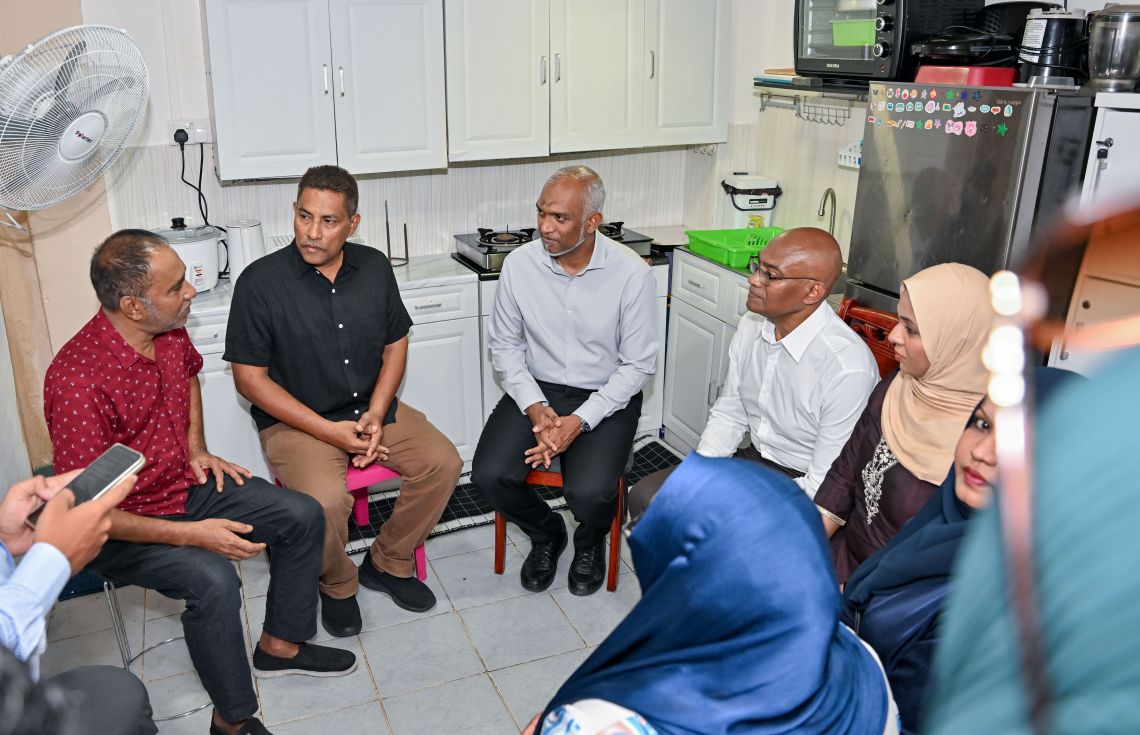 ހެންވޭރު ދެކުނު ދާއިރާގެ ކެންޑިޑޭޓުންގެ 'ދޮރުން ދޮރަށް' ހަރަކާތުގައި ރައީސުލްޖުމްހޫރިއްޔާ ބައިވެރިވެވަޑައިގެންފި