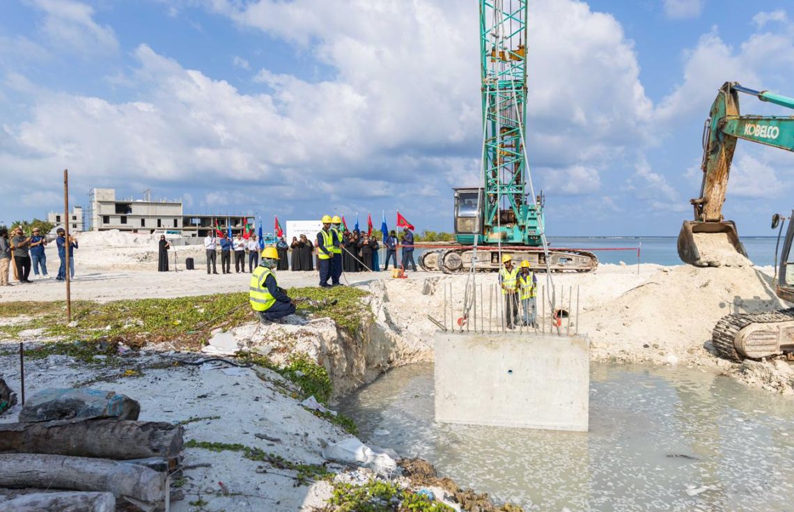 މާފުށްޓާއި ހިއްކި ސަރަހައްދު ގުޅުވައިދޭ ބުރިޖުގެ އަމަލީ މަސައްކަތް ރަސްމީކޮށް ފަށައިފި