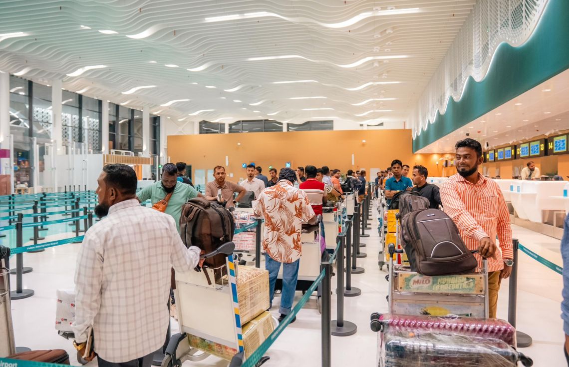 މޯލްޑިވިއަނުން ޑާކާއަށް ދަތުރުކުރި ޕަސަންޖަރުން--- ފޮޓޯ: ޚުލާސާ