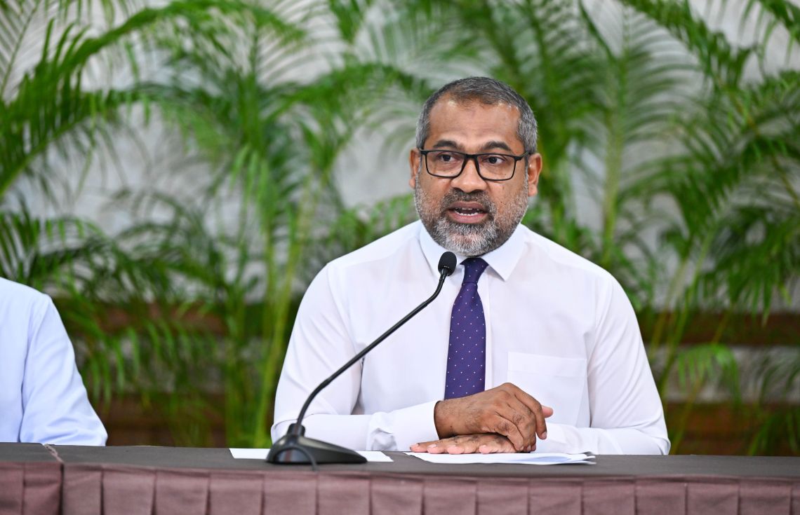 ނޫސްވެރިންގެ ބައްދަލުވުމުގައި ފޮރިން މިނިސްޓަރު އަބްދުﷲ ހަލީލު ވާހަކަފުޅުދައްކަވަނީ. / ފޮޓޯ: ރައީސް އޮފީސް