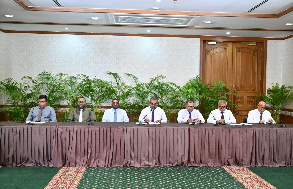 ރައީސް އޮފީހުގައި މިއަދު ބޭއްވި ނޫސްވެރިންގެ ބައްދަލުވުމުގެ ތެރެއިން. / ފޮޓޯ: ރައީސް އޮފީސް