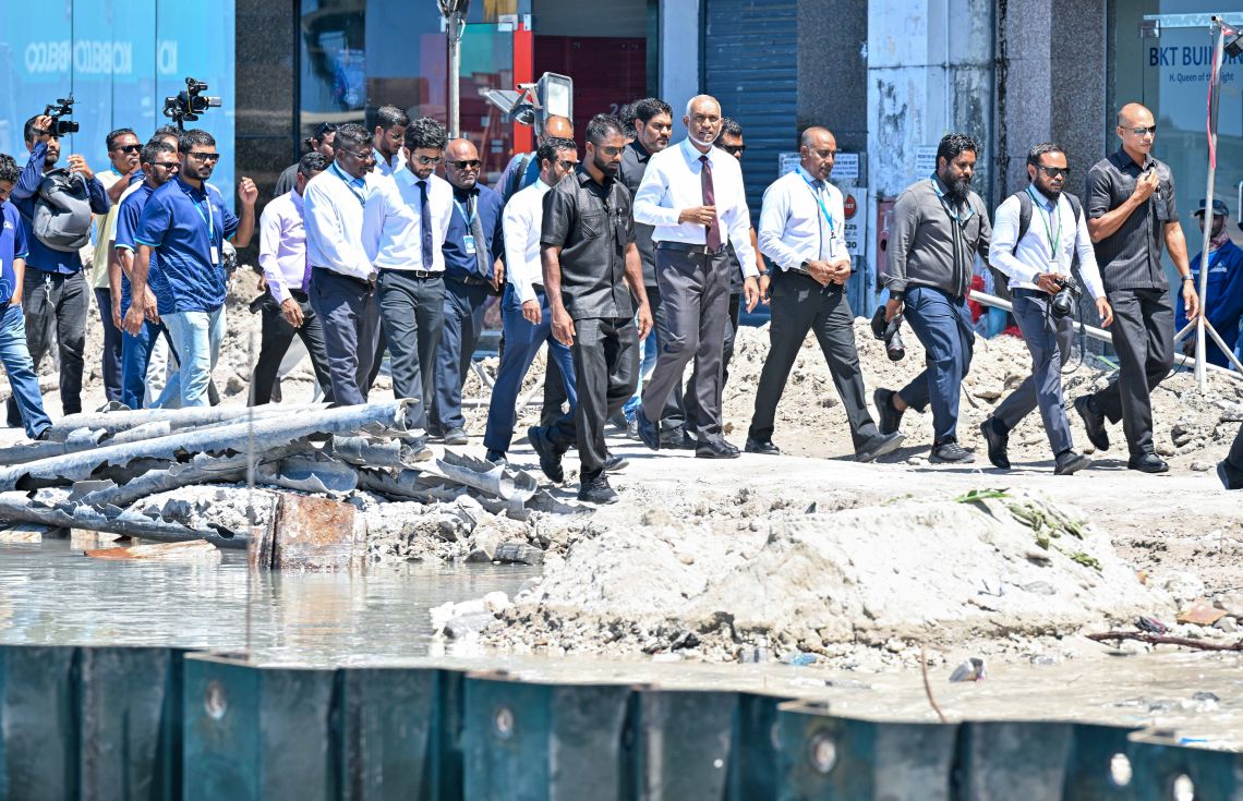 ބޮޑުތަކުރުފާނު މަގުގެ މަސައްކަތް ކުރިއަށްދާ ގޮތް ބެއްލެވުމަށް ރައީސް މުއިއްޒު މިއަދު ވަނީ އެ ސަރަހައްދަށް ޒިޔާރަތްކުރައްވާފަ---ފޮޓޯ: ރައީސް އޮފީސް