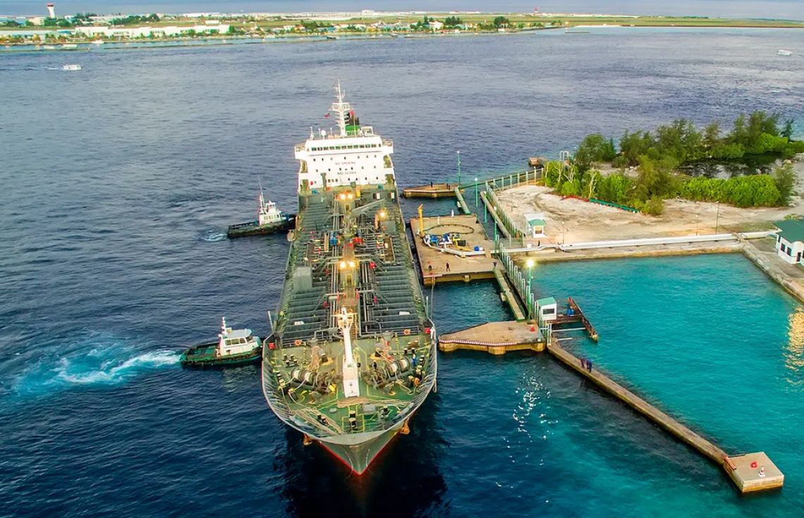 އެސްޓީއޯއިން ރާއްޖެއަށް ތެޔޮގެންނަ ޓޭންކަރު---ފޮޓޯ: އެސްޓީއޯ