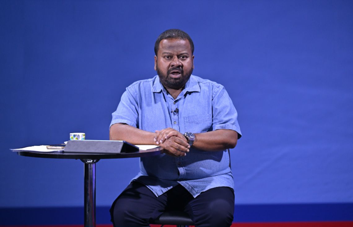 ރައީސް އޮފީހުގެ ތަރުޖަމާނު މުހައްމަދު ހުސައިން ޝަރީފް މިއަދު ނޫސްވެރިންނާ ބައްދަލުކުރެއްވުން---ފޮޓޯ: ރައީސް އޮފީސް