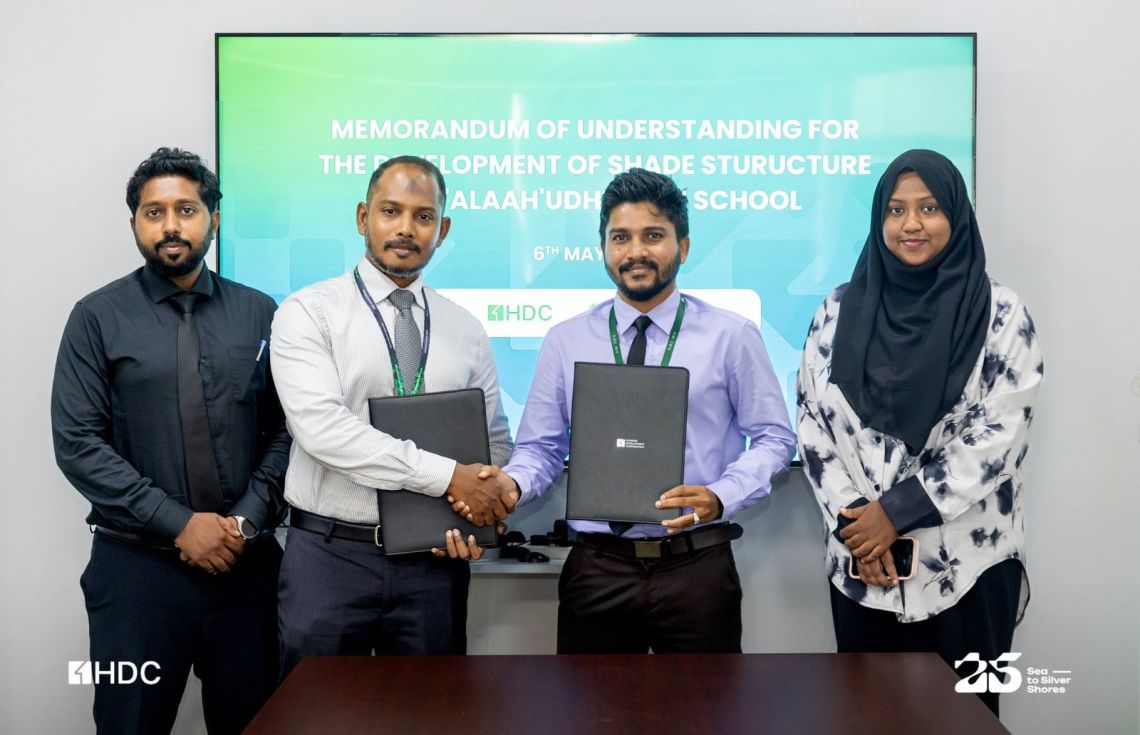 "ޝޭޑް ސްޓްރަކްޗާ" ގާއިމްކުރުމަށްޓަކައި އެއްބަސްވުމުގައި ސޮއިކުރުން. / ފޮޓޯ: އެޗްޑީސީ