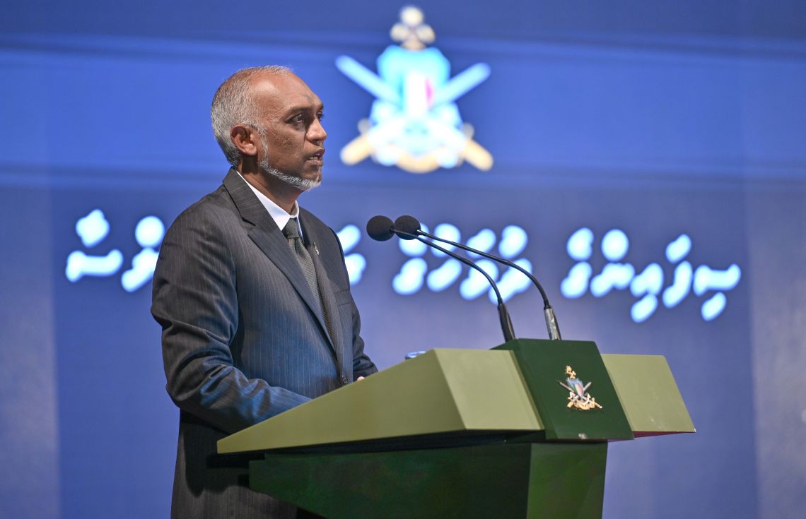 ސިފައިންގެ އަހަރީ ދުވަހުގައި ރައީސް ސިފައިންނާ މުހާތަބުކުރައްވަނީ. ފޮޓޯ: ރައީސް އޮފީސް