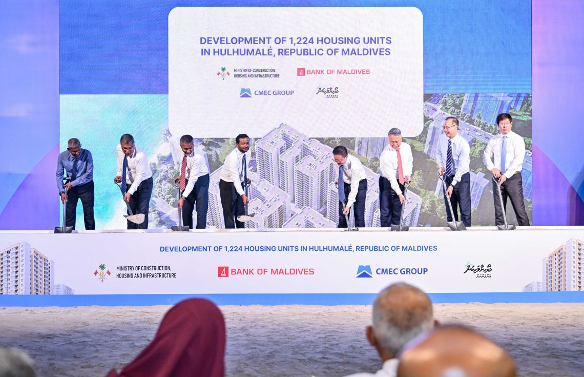 ބޯހިޔާވަހިކަމުގެ މަޗްރޫއެއްގައި ބިންގާ އަޅަނީ. / ފޮޓޯ: ރައީސް އޮފީސް