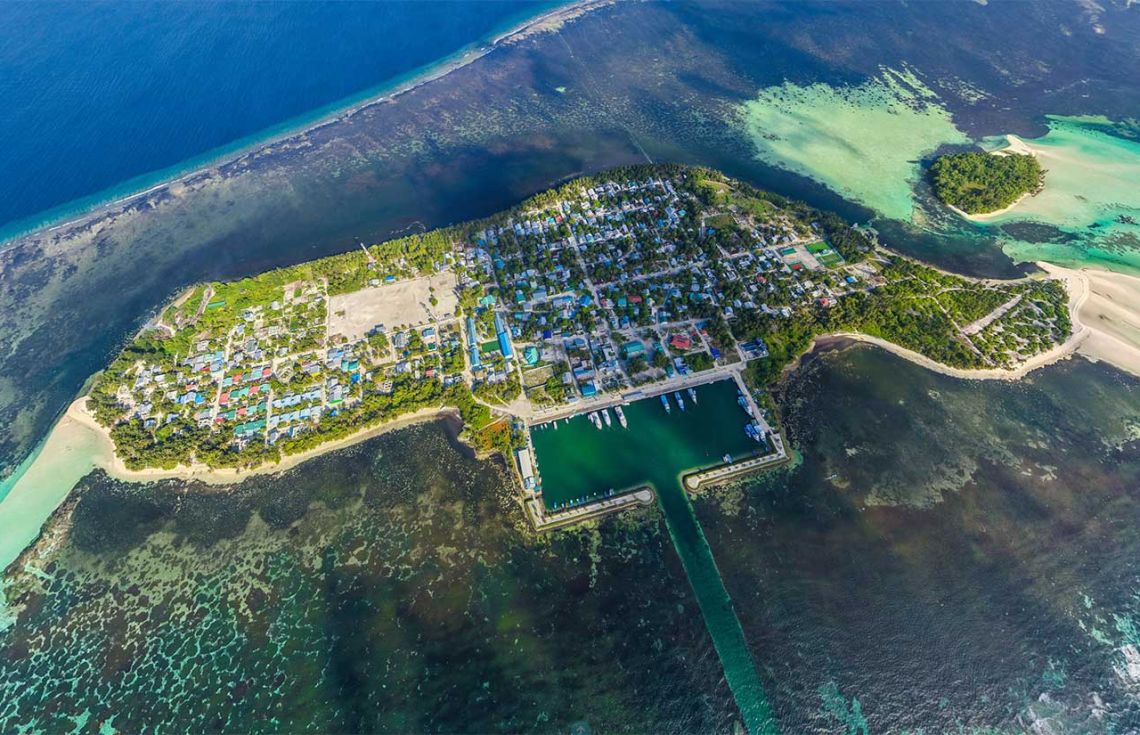 ތޫނު އެއްޗަކުން ހަމަލާދީ ގެމަނަފުށީގައި ބިދޭސީއަކު ޒަހަމްކޮށްލައިފި