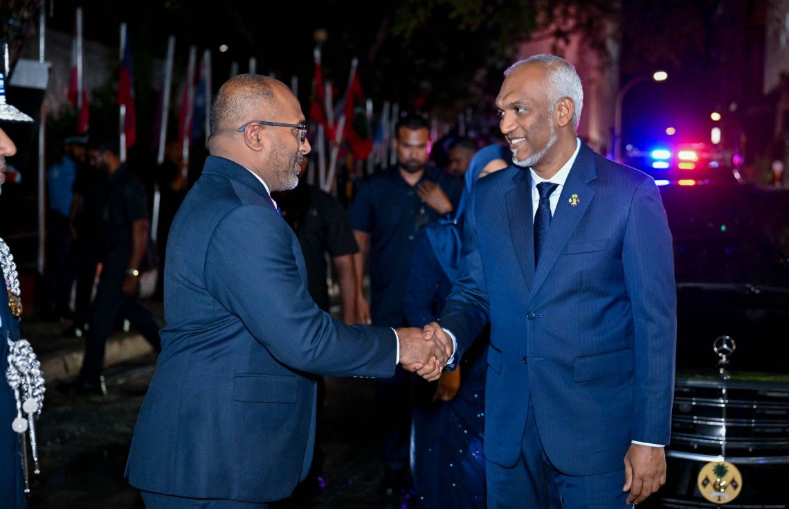 ރައީސް ޑރ. މުއިއްޒު އާއި ހޯމް މިނިސްޓަރު އަލީ އިހުސާން---