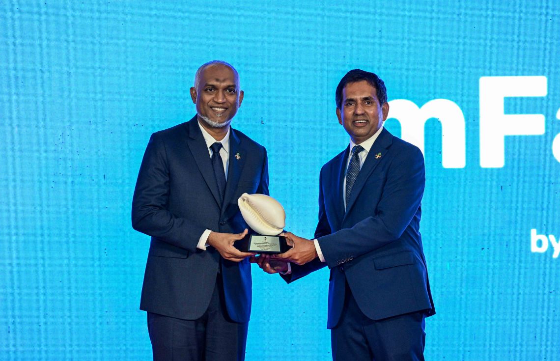 މިނިސްޓަރު ސައީދު (ކ)، ރައީސް ޑރ. މުއިއްޒު (ވ)---