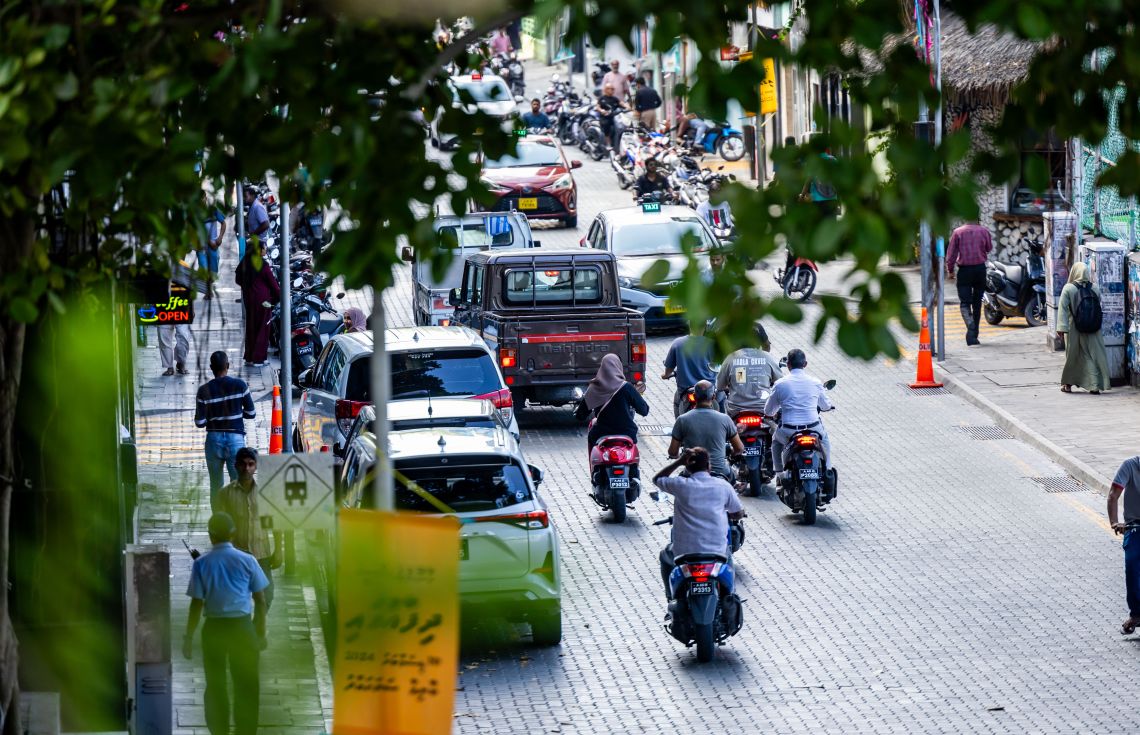 ހެލްމެޓާއި ސީޓްބެލްޓް ބޭނުންކުރުން ރާއްޖޭގައި އިހްތިޔާރީ ކަމެއްގެ ގޮތުގައި ދެކެނީ ކީއްވެ؟