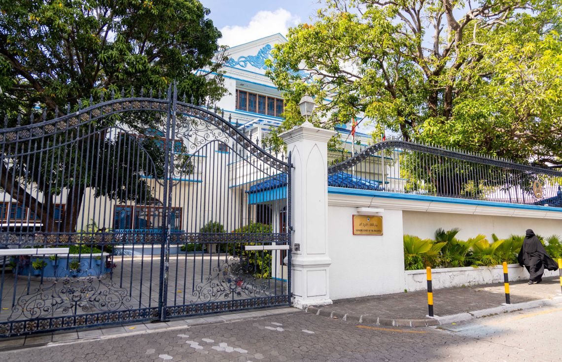 ނިރުބަވެރިކަމުގެ މައްސަލައެއްގައި އިންޓެލިޖެންސް އޮފިސަރުންގެ ހެކިބަސް ސިއްރުކުރުމާމެދު އަލުން ގޮތެއް ނިންމުމަށް ސުޕްރީމް ކޯޓުން އަންގައިފި