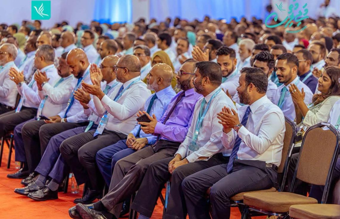 2028 ގައި ވާދަކުރައްވަން ރައީސް މުއިއްޒުގެ އަރިހުން ރަސްމީކޮށް ރައްޔިތުން އެދިއްޖެ