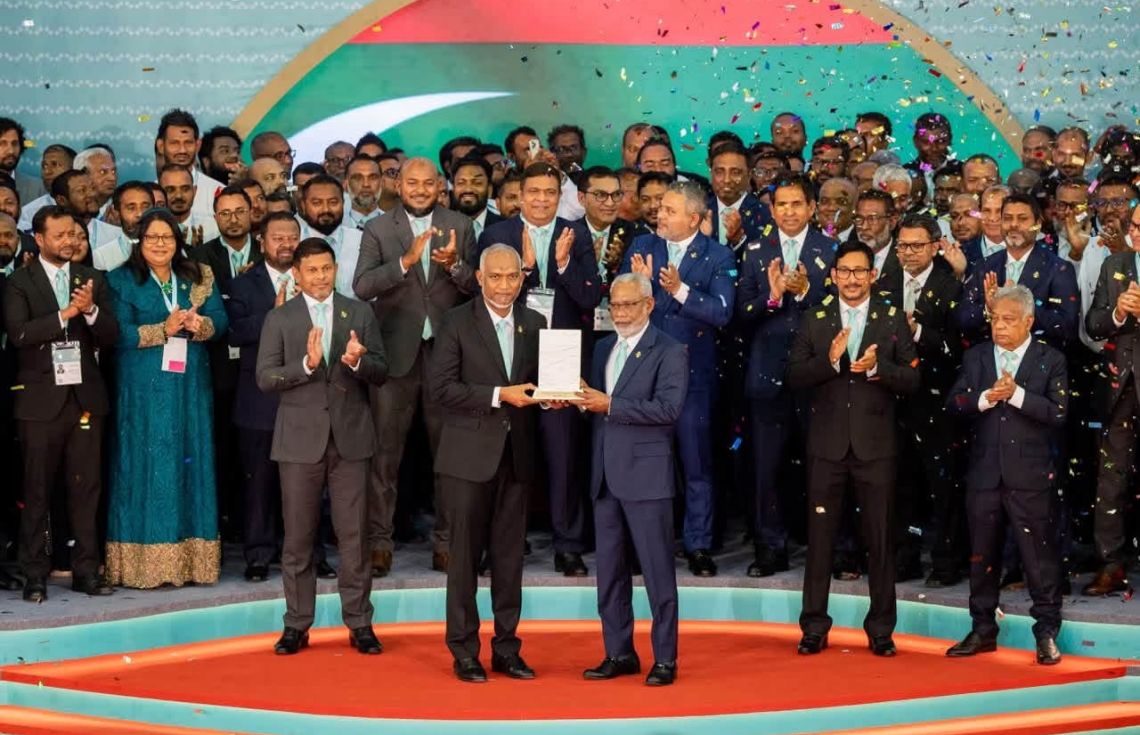 2028 ގެ ރިޔާސީ ޓިކެޓް ރައީސް މުޢިއްޒު ޤަބޫލުފުޅުކުރައްވައިފި