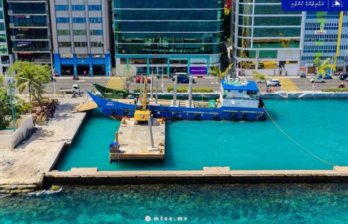 މާލޭ އުތުރު ފަރާތު ބަނދަރުގައި ފިންގަރ ޖެޓީ ހެދުމުގެ މަސައްކަތް ފަށާފައި | ފޮޓޯ: އެމްޓީސީސީ
