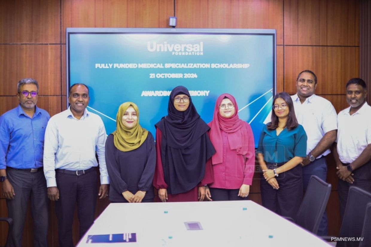 3 ދިވެހި ޑޮކްޓަރަކަށް ޔުނިވަރސަލް ފައުންޑޭޝަނުން މާސްޓަރސް ސްކޮލަރޝިޕް ހަވާލުކުރުމުގެ ތެރެއިން