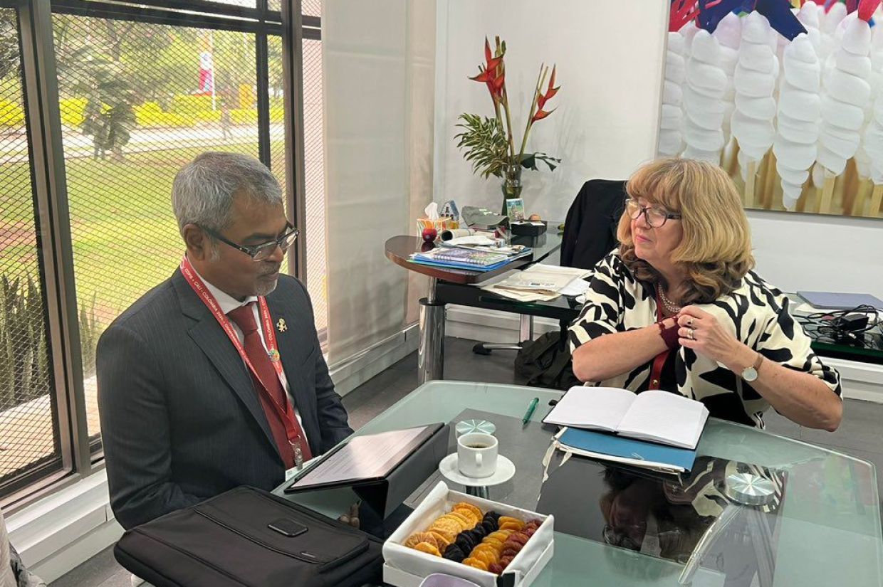 ސީބީޑީގެ އެގްޒެކެޓިވް ސެކްރެޓަރީއާއި މިނިސްޓަރ ތާރިޤް ބައްދަލުކުރެއްވުން. / ފޮޓޯ: މިނިސްޓްރީ