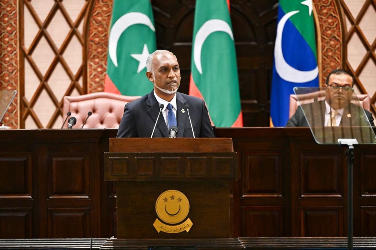 ރައީސުލްޖުމްހޫރިއްޔާ ޑރ. މުޙައްމަދު މުޢިއްޒު