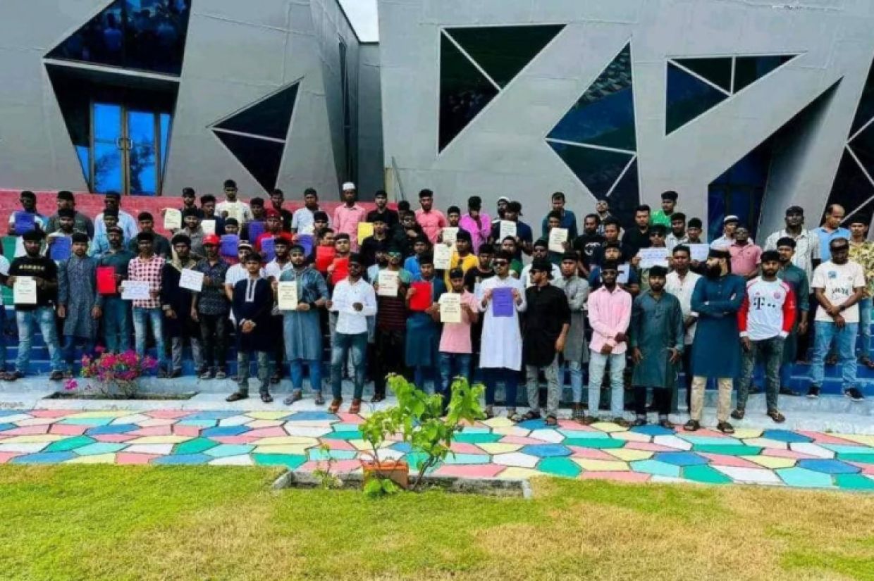ސިޔާސީ ފަރާރްތައް އަޑީގައި ތިބެގެން ބިދޭސީން ލައްވައި ދިވެހިރާއްޖެ ހަލަބޮލި ކޮށްލުމަށް ތިނަދޫގައި ބޭއްވި މުޒާހަރާއާއިގުޅޭ - ފޮޓޯ: ސޯޝަލް މީޑިއާ