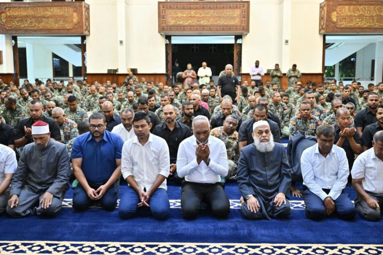 އިސްލާމީ މަރުކަޒުގައި އޮތް މިއަދުގެ ފަތިސްނަމާދުގެ ތެރެއިން ފޮޓޯ: ރައީސް އޮފީސް