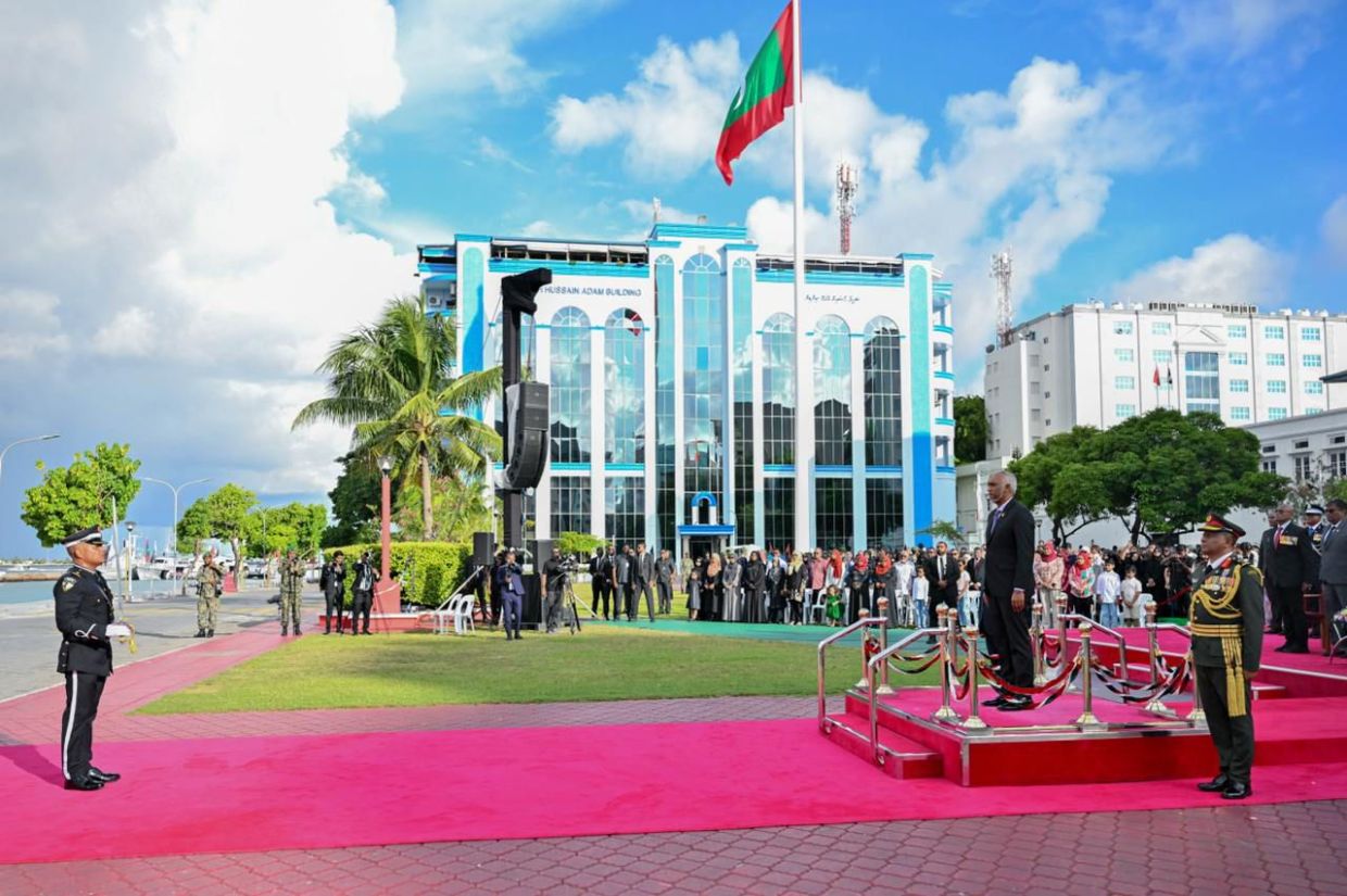 ނަޞްރުގެ ދުވަސް ފާހަގަކުރުމަށް މިއަދު ބޭއްވުނު "ދިވެހި ސިފައިންގެ އަސްކަރީ ހުށައެޅުން" ރަސްމިއްޔާތުގެ ތެރެއިން