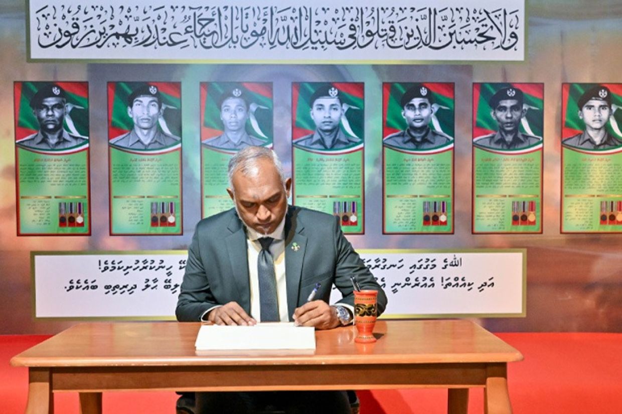 ރައީސުލްޖުމްހޫރިއްޔާ، ނަޞްރުގެ ދުވަހުގެ ސިފައިންގެ މައުރަޒު 2024 ހުޅުވައިދެއްވުން - ޝަހީދުންގެ ޢާއިލާތަކަށް ބޯހިޔާވަހިކަން ހޯދައިދިނުމަކީ މީގެކުރިން އެއްވެސް ސަރުކާރަކުން ކުރި ކަމެއް ނޫން. މިވެރިކަމުގައި އެކަން ކުރާނެ ކަމުގެ ޔަޤީންކަން ރައީސް ދެއްވި.