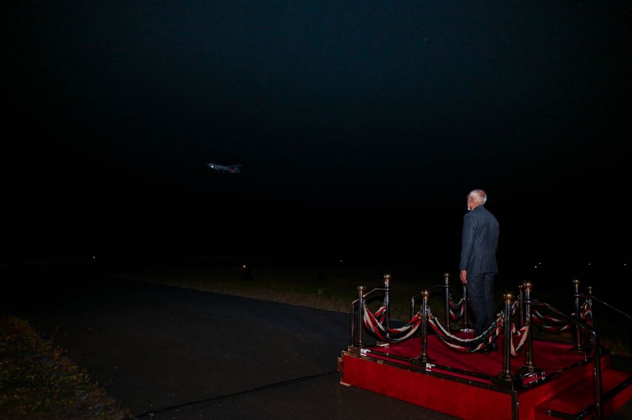 ރައީސް ޑރ. މުޢިއްޒު: ޝަހީދުންނާއި ދިފާޢީ ބާރުތަކަށް އައު އުއްމީދެއް