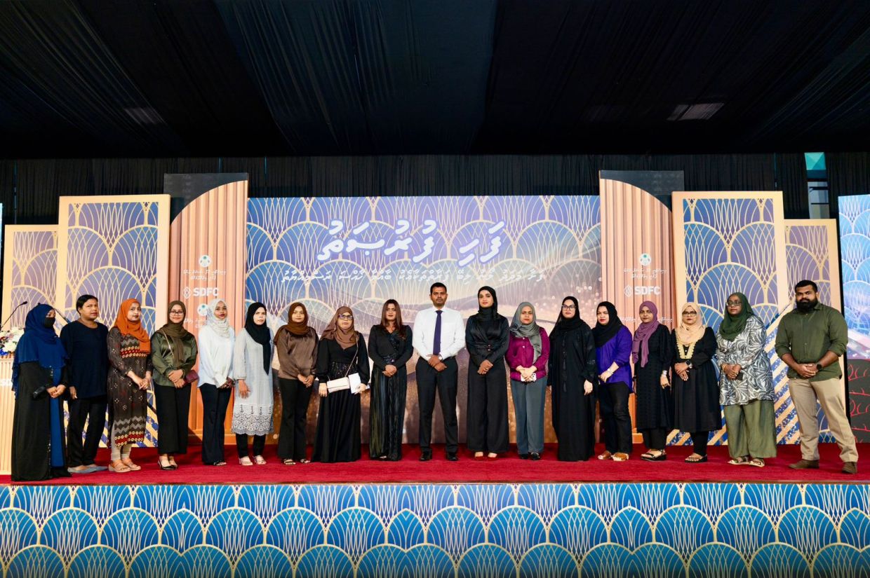 ފަށާ މަދަދު ލޯން ލިބުނު ފަރާތްތަކަށް ލިޔުން ޙަވާލުކުރުމަށް ބޭއްވި ޙަފްލާގެ ތެރެއިން