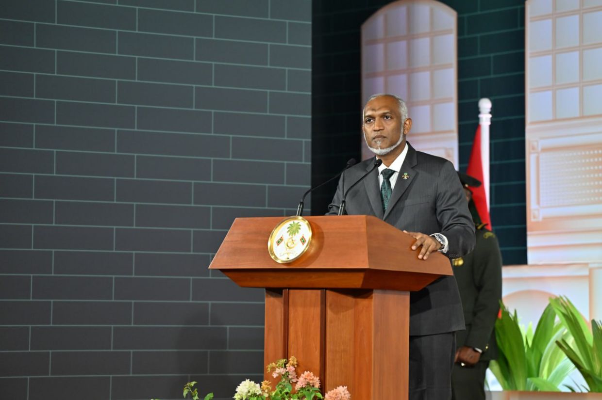 ޖުމްހޫރީ ދުވަހުގެ ރަސްމީ ޖަލްސާގައި ރައީސުލްޖުމްހޫރިއްޔާ ޑރ. މުޙައްމަދު މުޢިއްޒު ވާހަކަފުޅުދައްކަވަނީ. / ފޮޓޯ: ރައީސް އޮފީސް