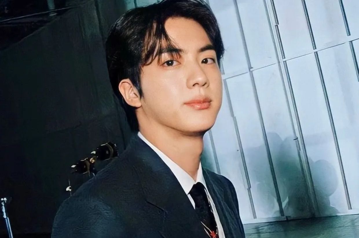 ޖިން އޭނާގެ ސޯލޯ އަލްބަމް ނެރުމުގެ އުފަލުގައި 50 ސިފައިން ގޮވައިގެން ޑޭޓަކަށް ދާން ނިންމައިފި