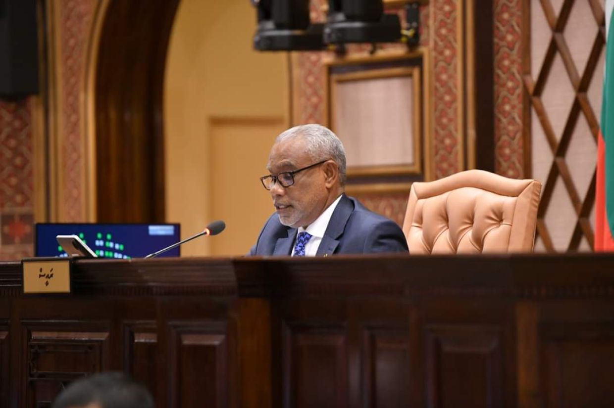 މެންބަރުން ވާހަކަދައްކާ ނިމެންދެން ބަހުސް ކުރިއަށްގެންދަން ފާސްކޮށްފި