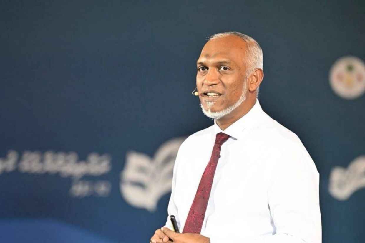 ފަތުރުވެރިންގެ އަތުން 500 ޑޮލަރު މާރުކުރުމުގެ ޤަވާޢިދު ދެމެހެއްޓުމަށް ރައީސް މުޢިއްޒު އަޒުމް ކަނޑައަޅުއްވައިފި