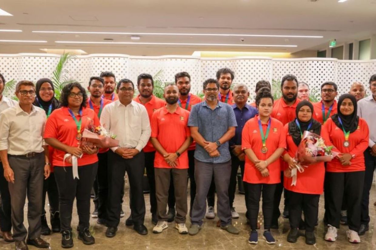 ވޯލްޑް ކަޕުން މެޑަލް ހޯދި ކެރަމް ޓީމަށް ވެލާނާ އިންޓަނޭޝަނަލް އެއާޕޯޓުން މަރުޙަބާ ދެންނެވުން.