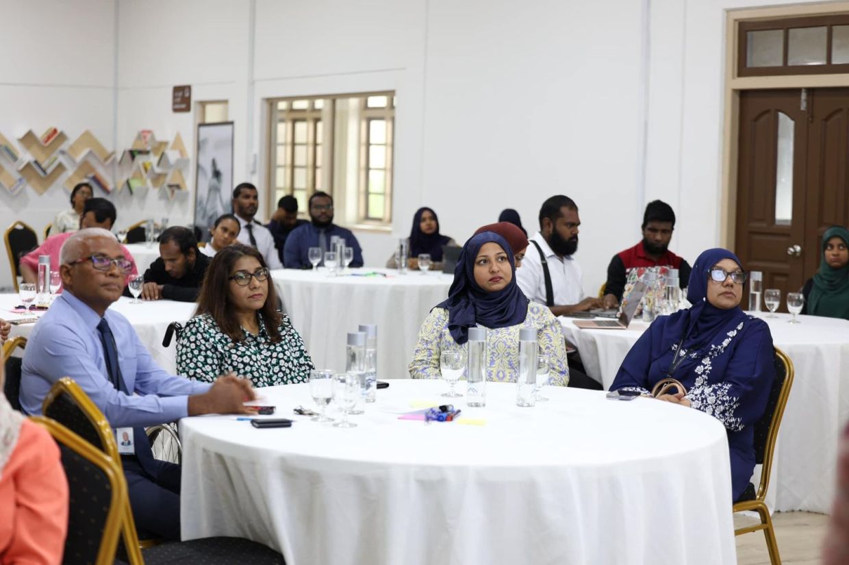 ނުކުޅެދުންތެރިކަން ހުންނަ މީހުންގެ ޙައްޤުތައް ކަށަވަރުކުރުމަށް ބޭއްވި މަސައްކަތު ބައްދަލުވުން. / ފޮޓޯ: އިޖުތިމާޢީ އަދި ޢާއިލީ ތަރައްޤީއާ ބެހޭ ވުޒާރާ
