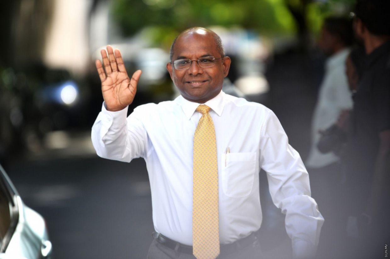 އެމްޑީޕީން ހަމަނުޖެހުން އުފައްދަން އުޅޭތީވެ މަސްލަޙަތު ގޯސްވެ، ޢަބްދުﷲ ޝާހިދު ރާއްޖެއިން ބޭރަށް ފުރައިފި