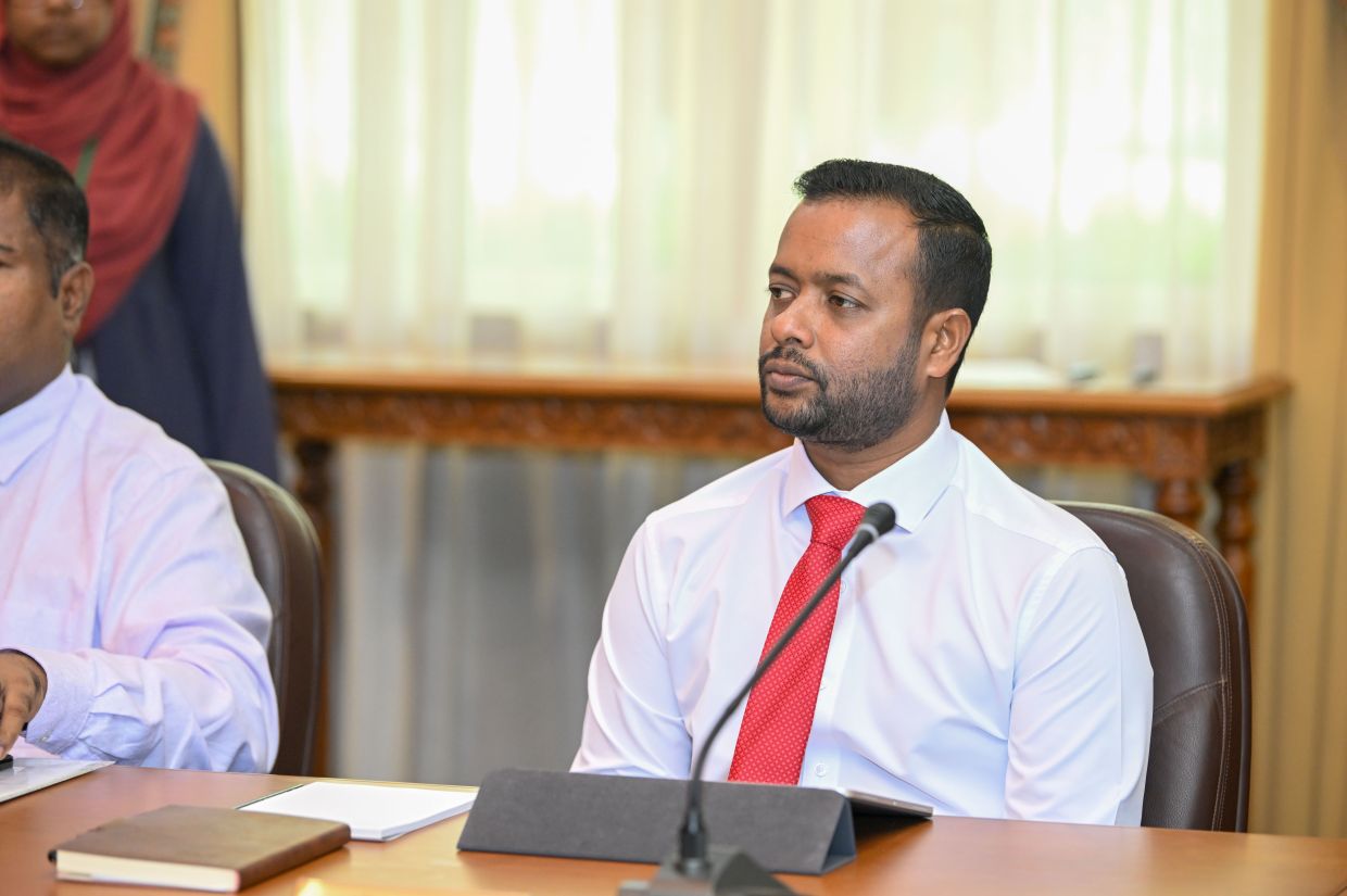 ޢިމާރާތްކުރުމާއި ބިނާރާ ބެހޭ ވަޒީރު ޑރ. ޢަބްދުﷲ މުއްޠަލިބް