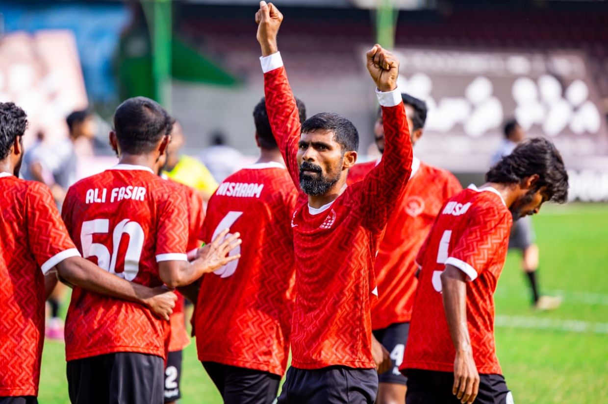 ތަފާތު ބޮޑު ނަތީޖާއަކުން ނައިފަރު ބަލިކޮށް، ސެމީއަށް ދިޔުމުން އޭދަފުށި ޓީމުގެ ކުޅުންތެރިން އުފާފާޅުކުރަނީ / ފޮޓޯ: ޚުލާސާ