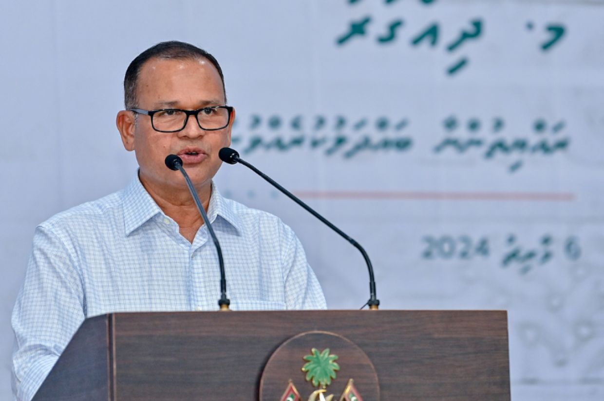 ސިޓީސް، ލޯކަލް ގަވަމެންޓް އެންޑް ޕަބްލިކް ވޯކްސް މިނިސްޓަރު އާދަމް ޝަރީފް އުމަރު.