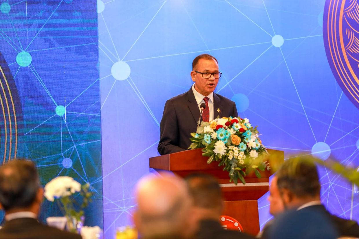 "ކަންގަތި އެވޯޑް" ރަސްމިއްޔާތުގައި ވަޒީރު އާދަމް ޝަރީފު ވާހަކަދައްކަވަނީ. / ފޮޓޯ: އެލްޖީއޭ
